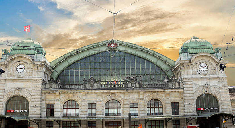 Die zwei Uhren am Basler Bahnhof